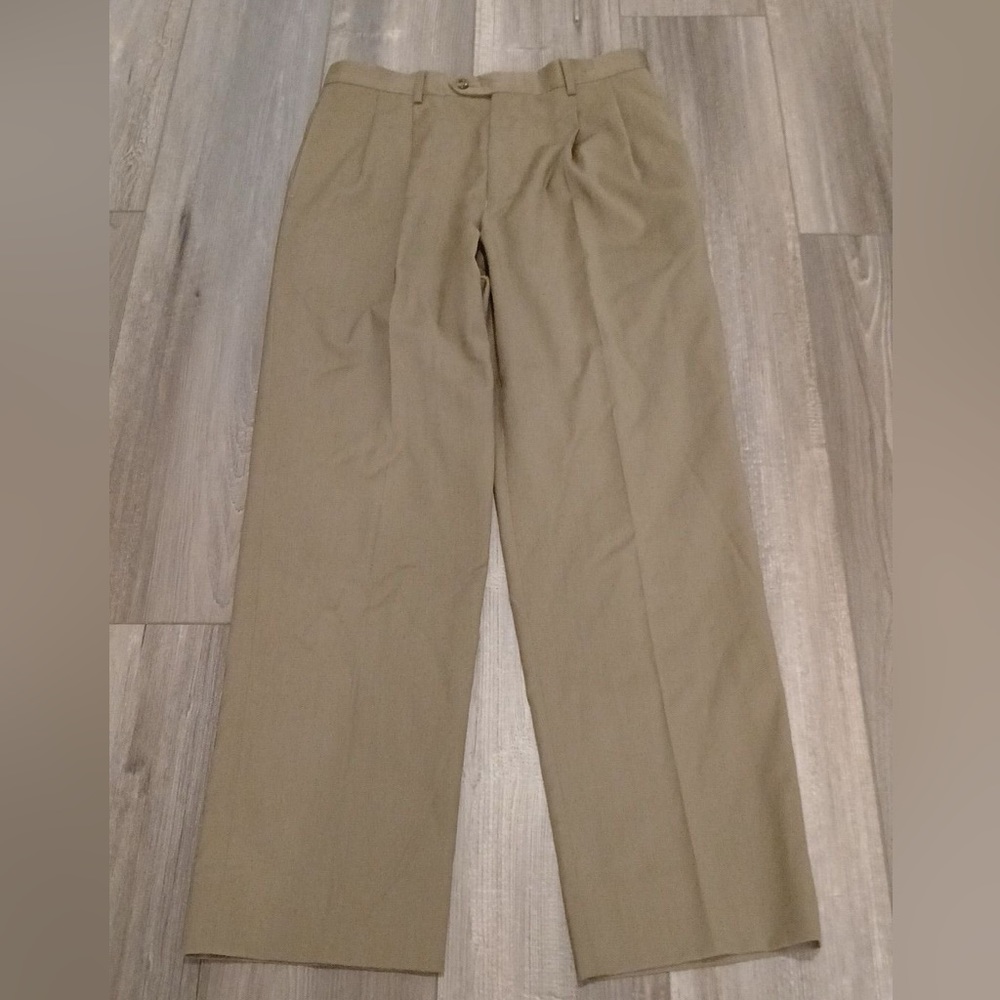 Jos. A Banks Khaki Dress Pants size 32